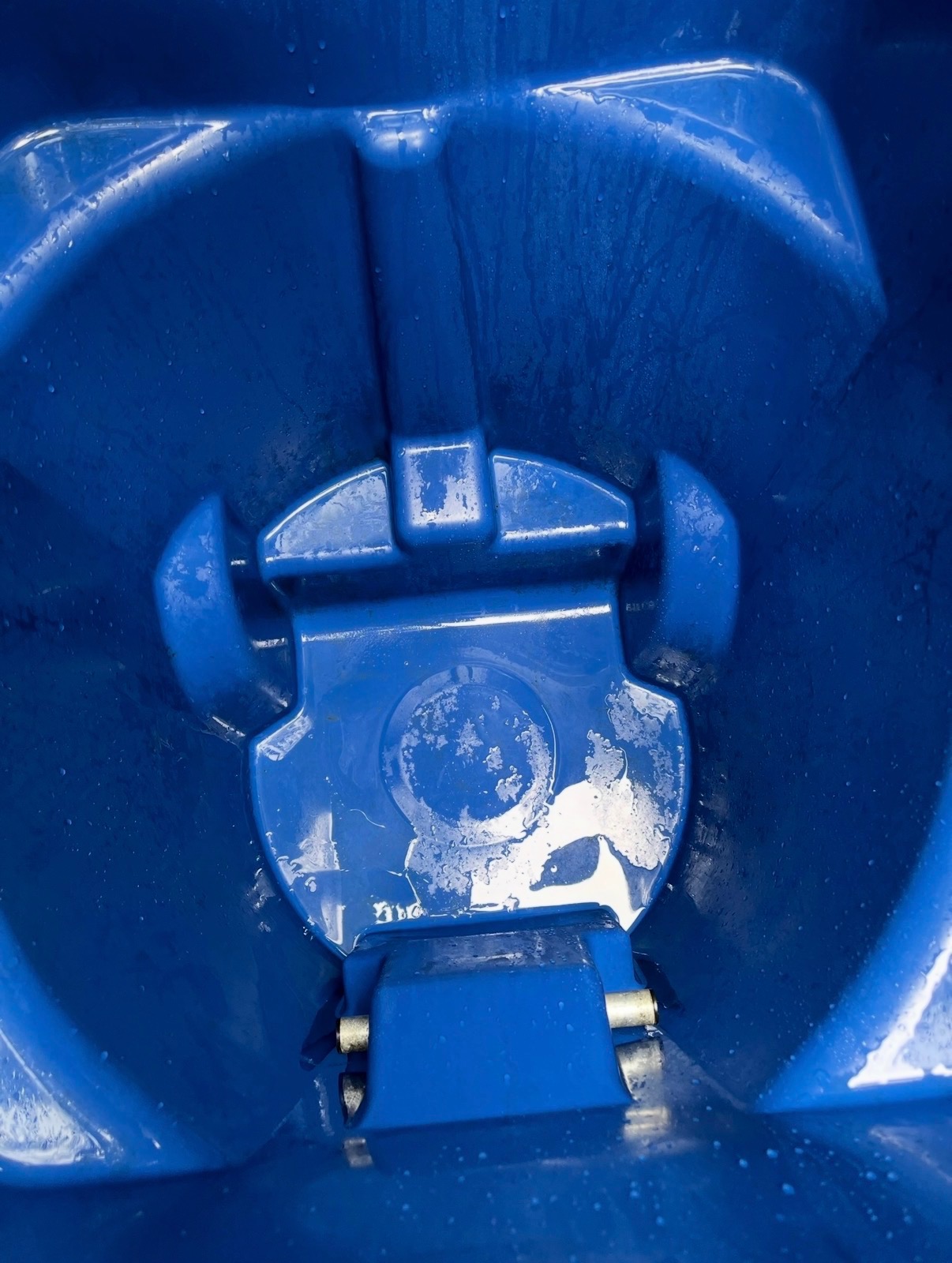 Recycling bin after cleaning