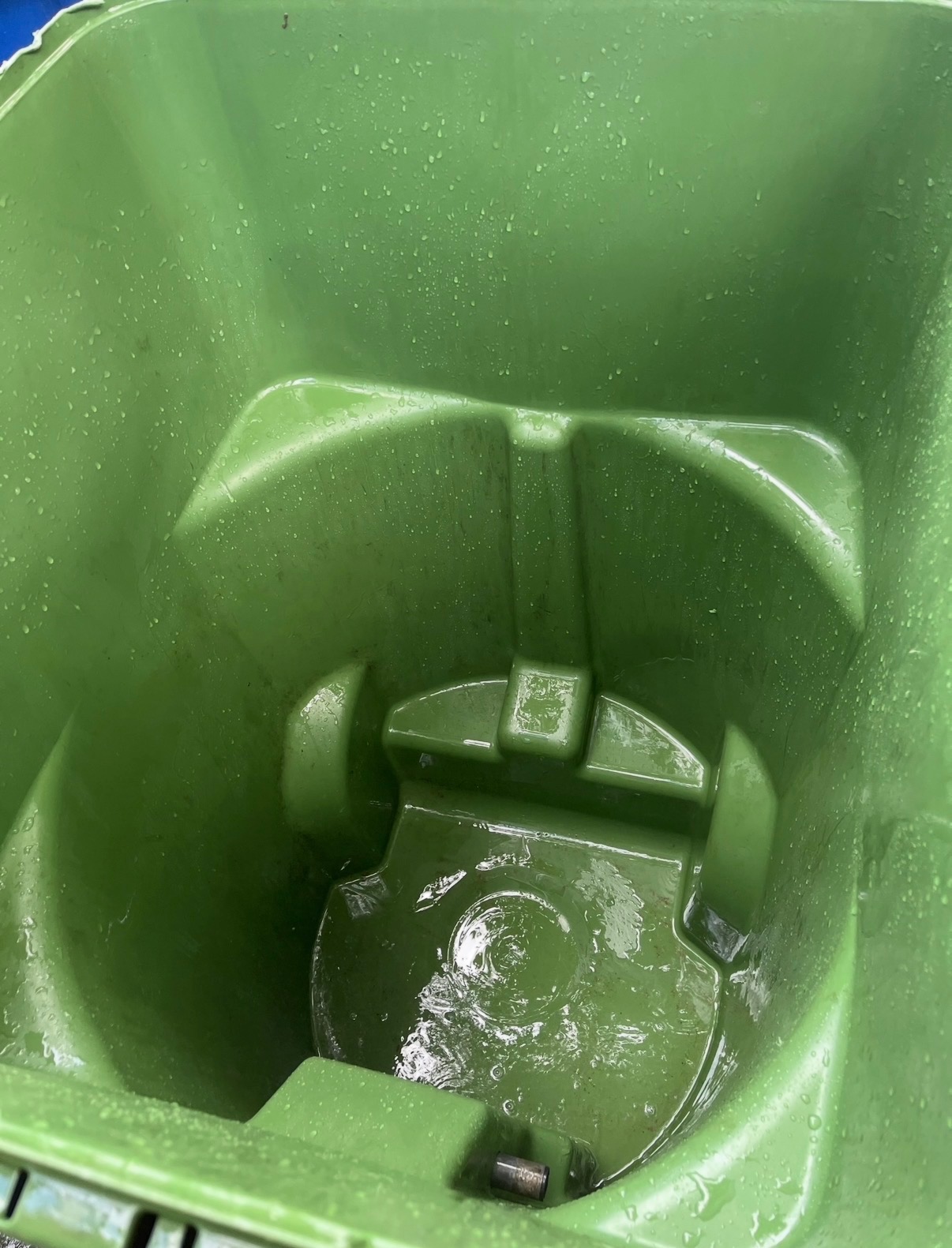 Trash can after cleaning