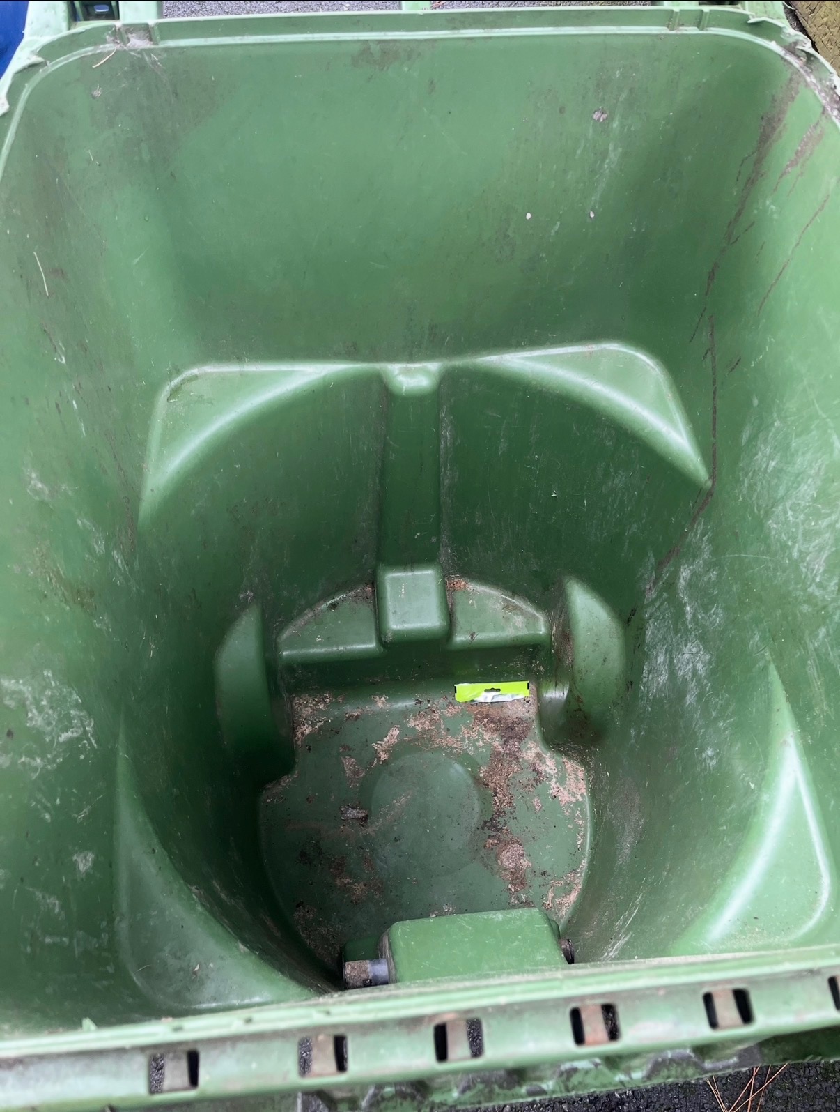 Trash can before cleaning